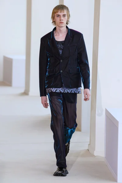 Look 28
